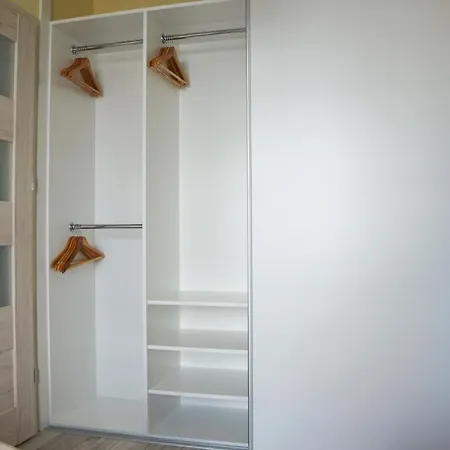 Srebrny Z Garazem Daire